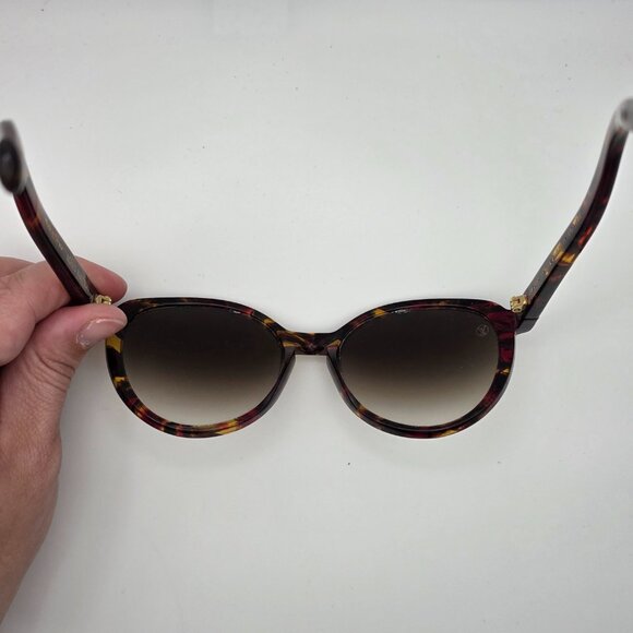 Louis Vuitton Women’s Round Sunglasses – Tortoise Multicolor Frame - Picture 15 of 16